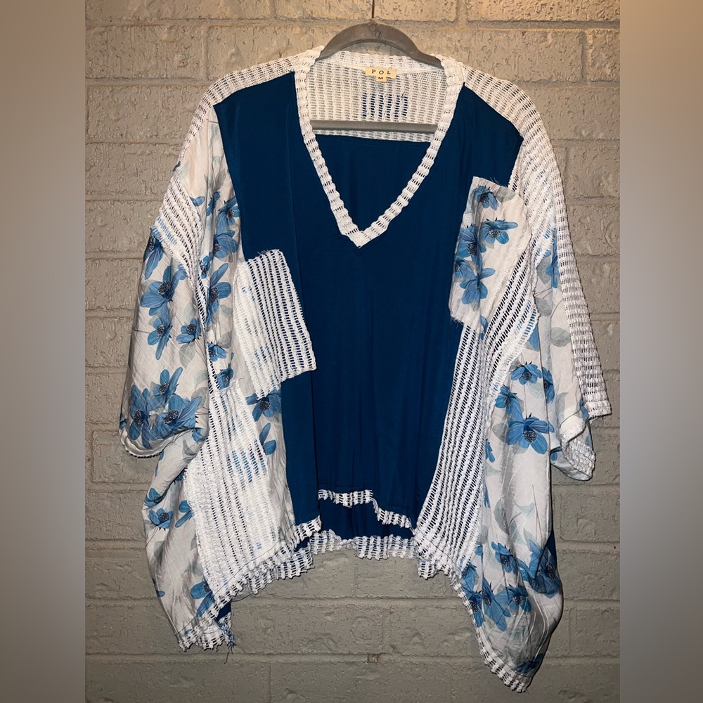 POL Blue and White Floral Short Sleeve Top